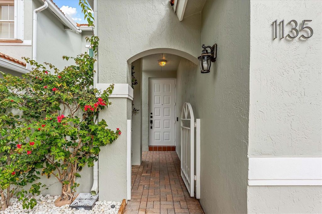 Photo of 1135 Buttonwood Lane #1135, Hollywood, FL 33019 (MLS # F10552709)