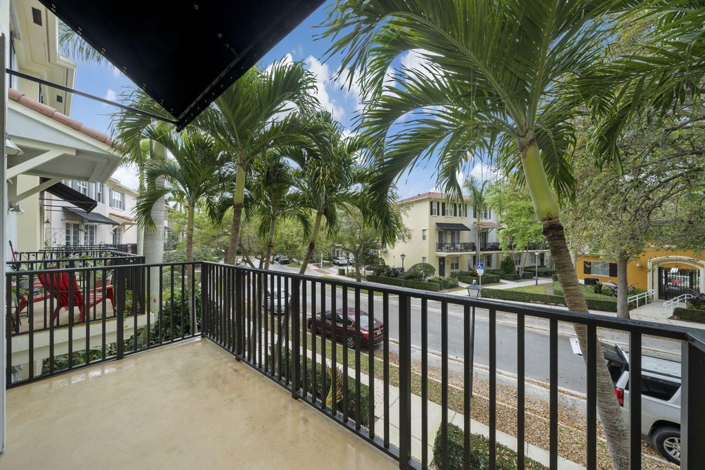 Photo of 140 Greenwich Circle, Jupiter, FL 33458 (MLS # R10964575)