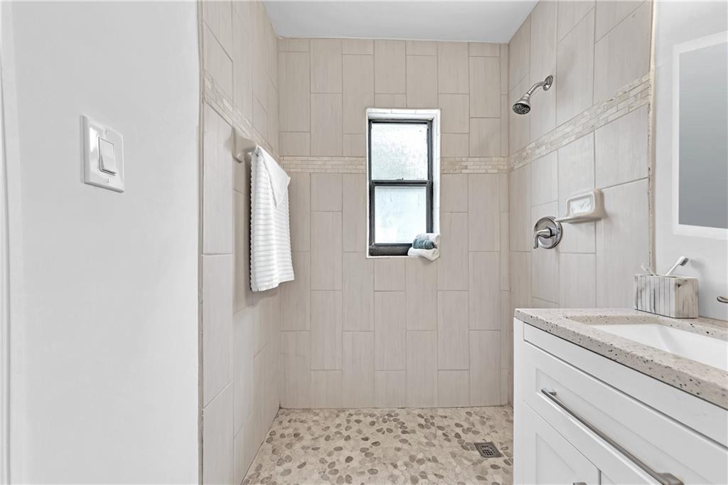 North Andrews Terrace 32- - Residential