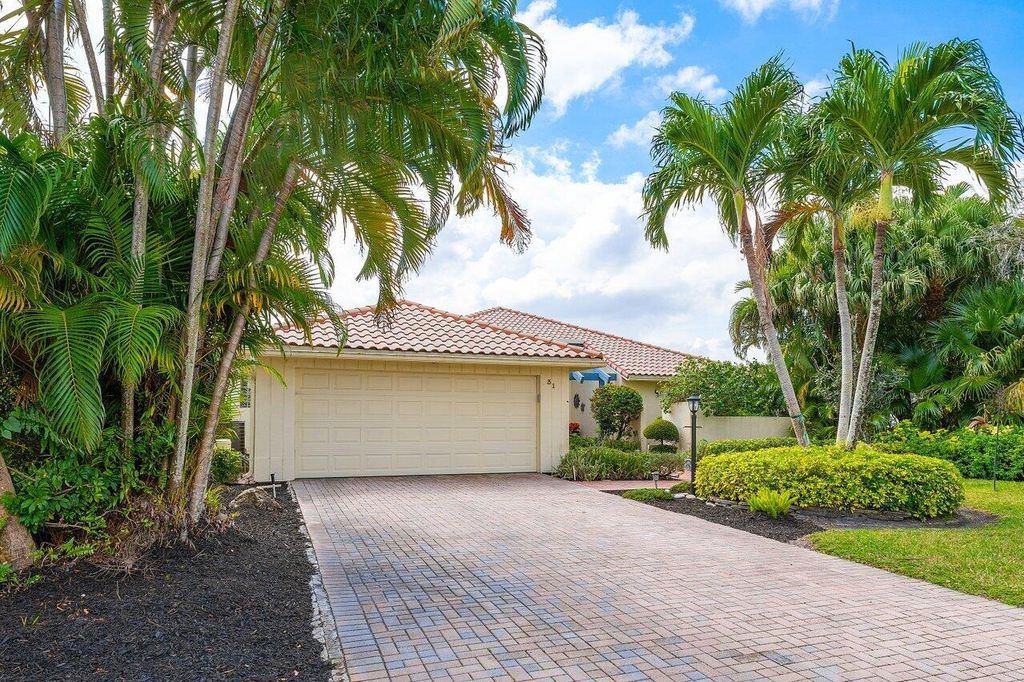 Photo of 31 Woods Lane, Boynton Beach, FL 33436 (MLS # R10964887)