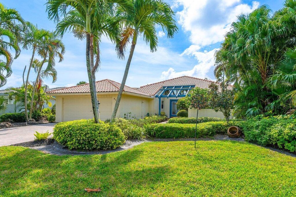 Photo of 31 Woods Lane, Boynton Beach, FL 33436 (MLS # R10964887)