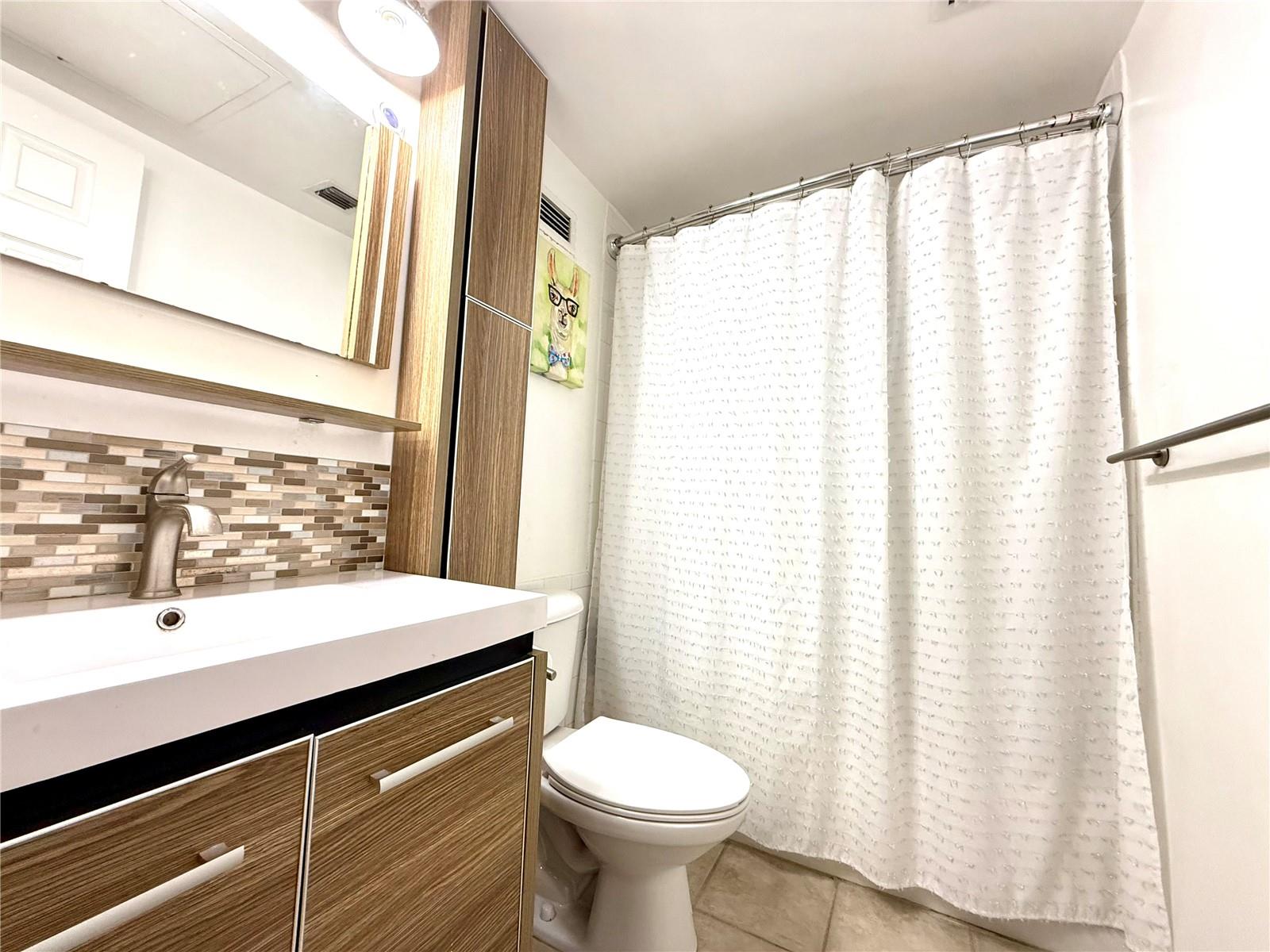 WAVE CONDO - Residential Lease