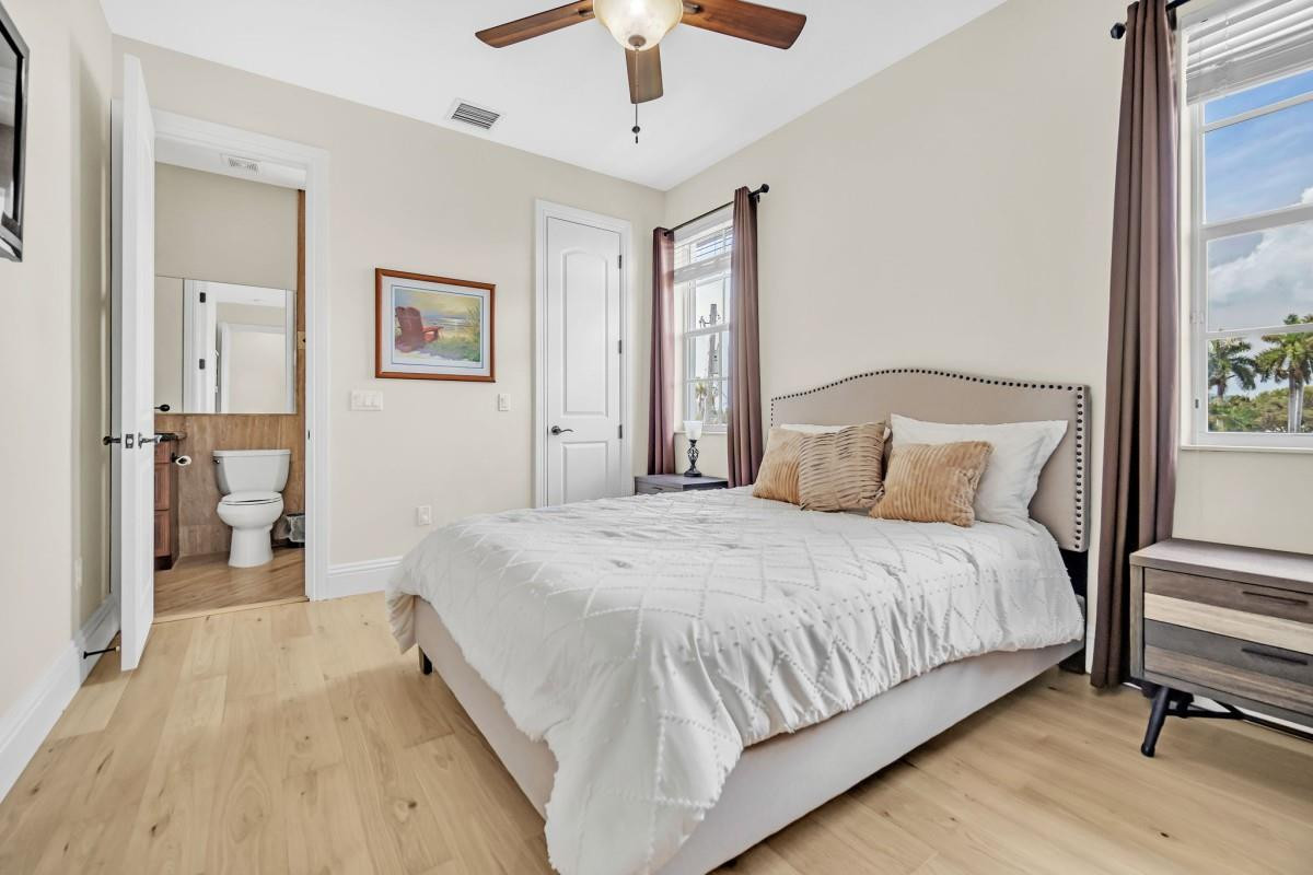 COUNTRY CLUB ISLES - Residential