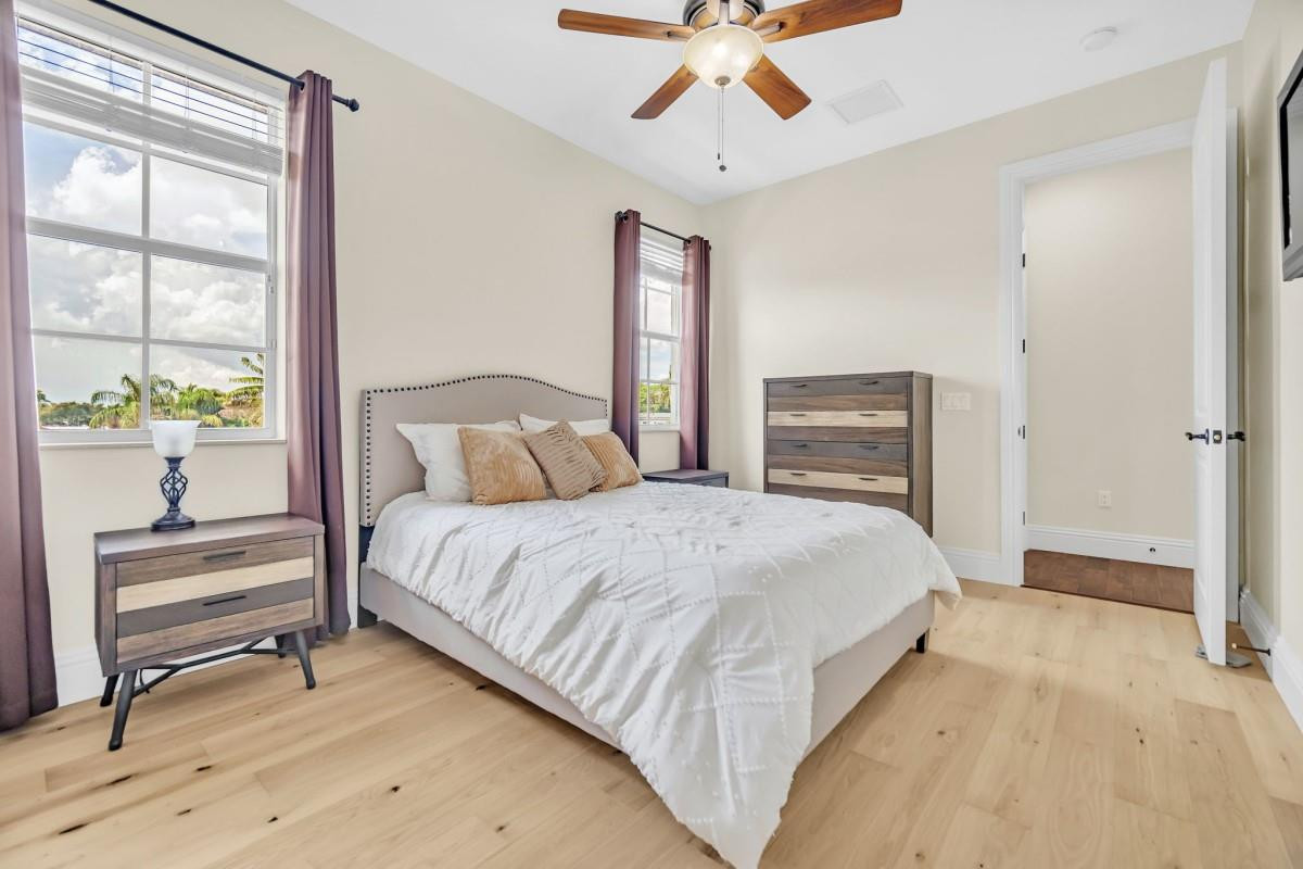 COUNTRY CLUB ISLES - Residential