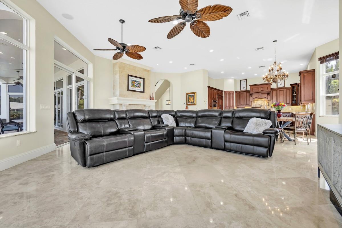 COUNTRY CLUB ISLES - Residential