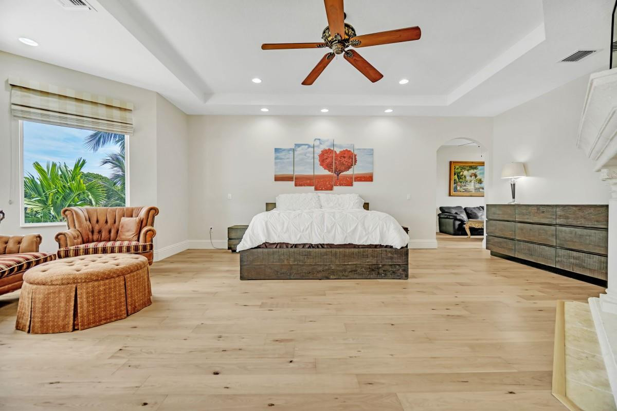 COUNTRY CLUB ISLES - Residential