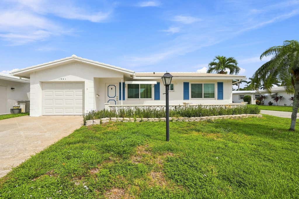 Photo of 1901 SW 17TH Street, Boynton Beach, FL 33426 (MLS # B26060807)