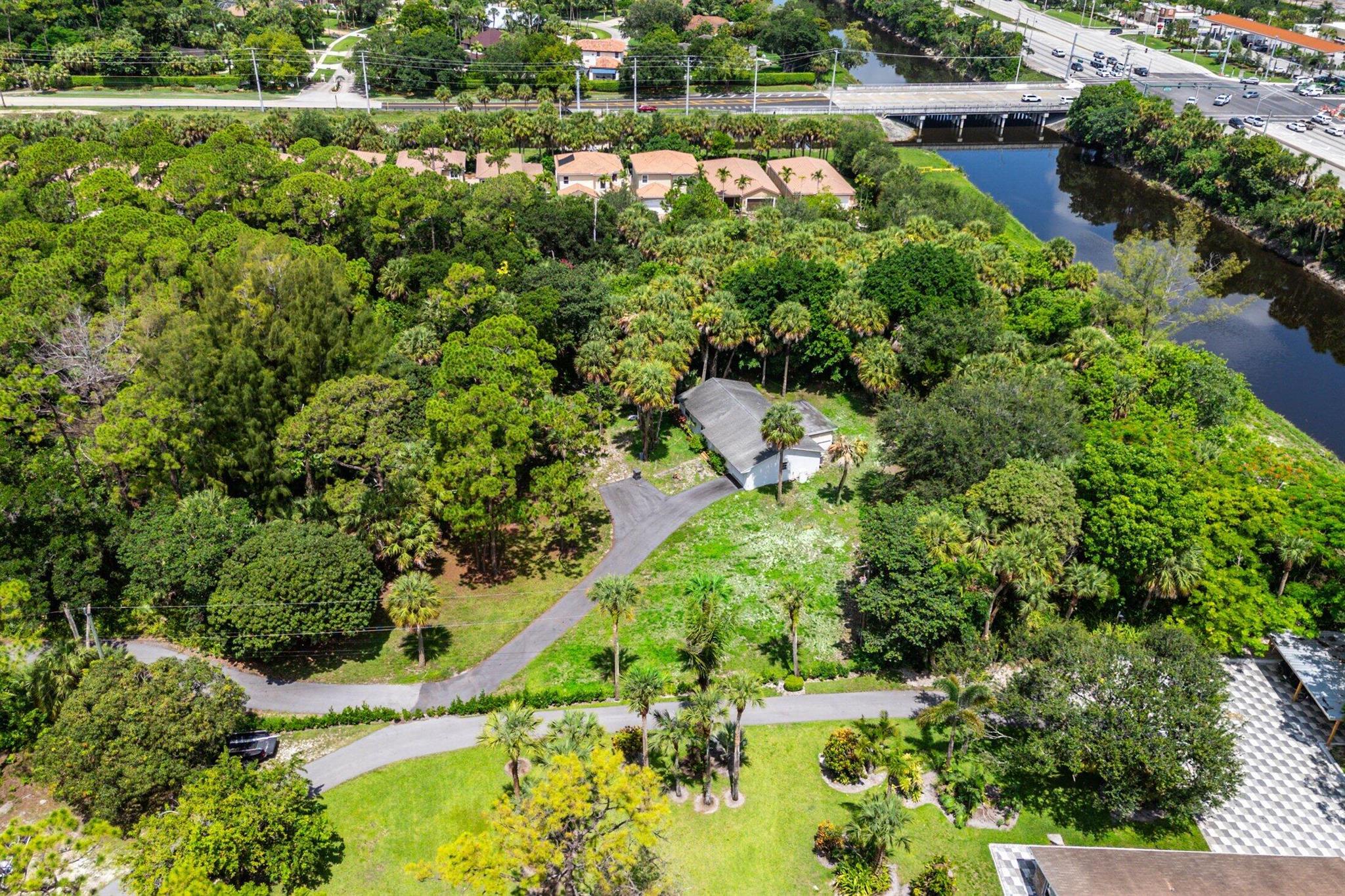 7923 Mahogany Lane, West Palm Beach, FL, 33411/$1,100,000 4 7923 Mahogany Lane