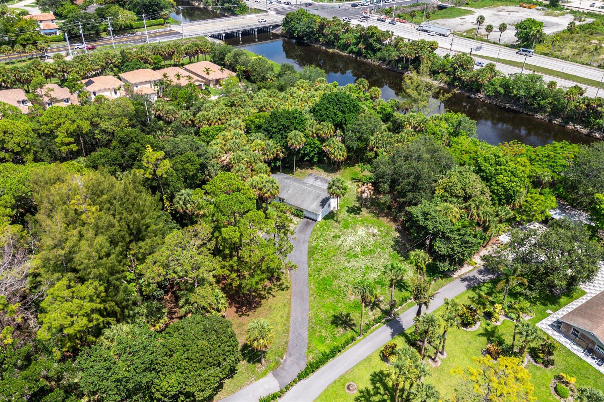 7923 Mahogany Lane, West Palm Beach, FL, 33411/$1,100,000 3 7923 Mahogany Lane