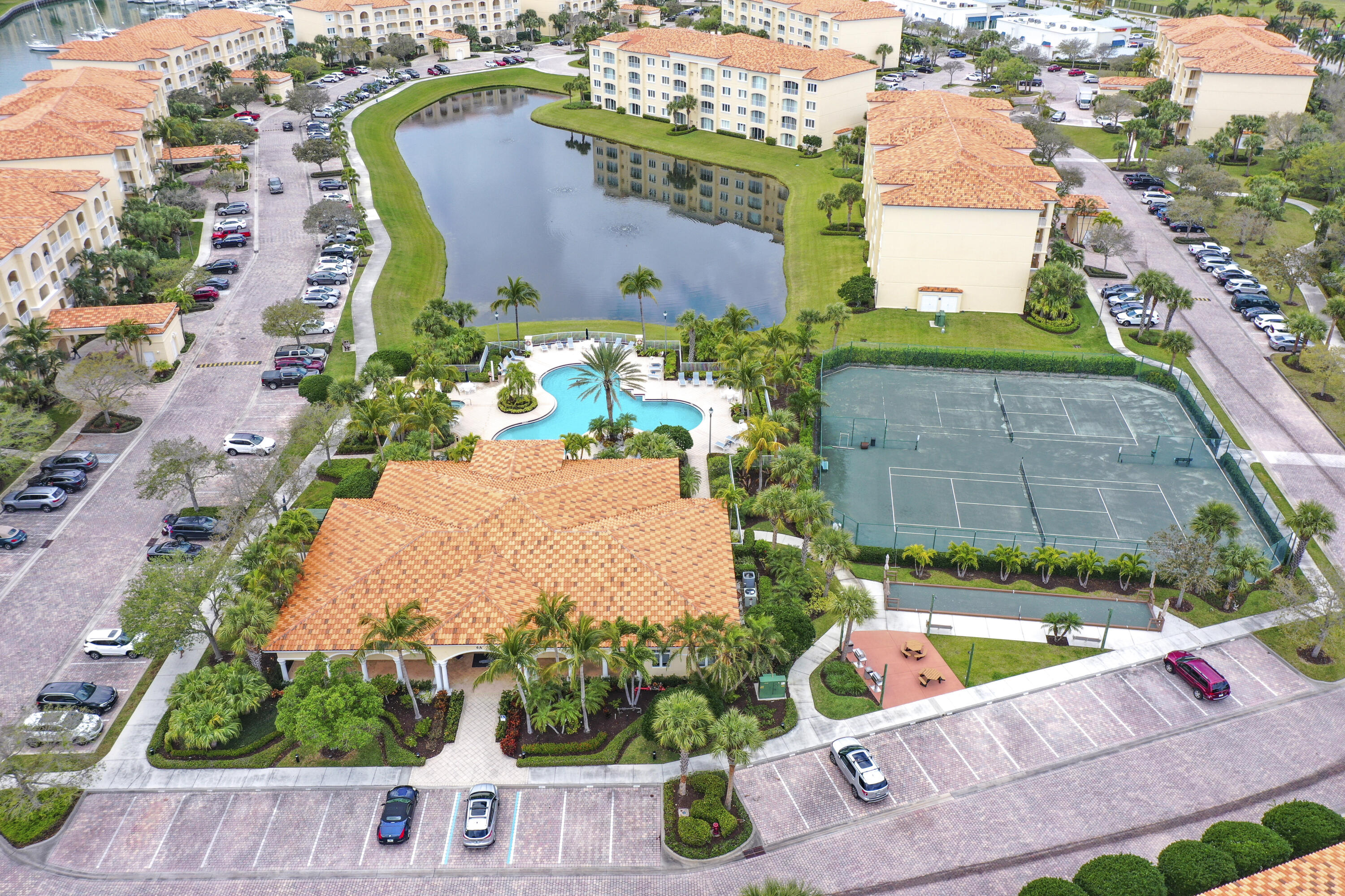 HARBOUR ISLE WEST - Residential