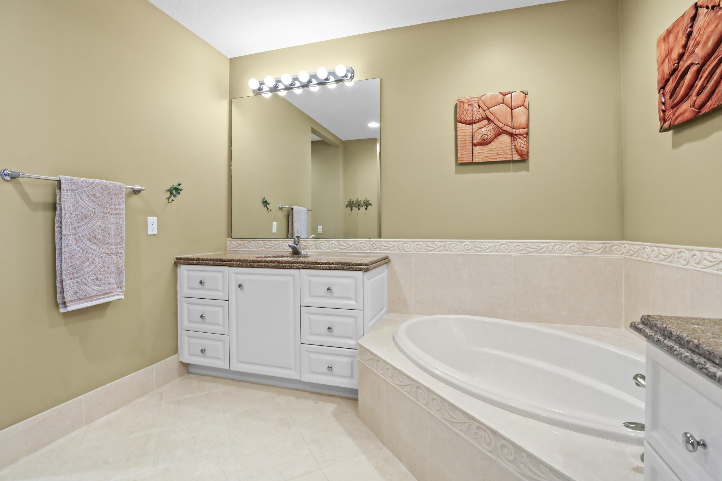 HARBOUR ISLE WEST - Residential