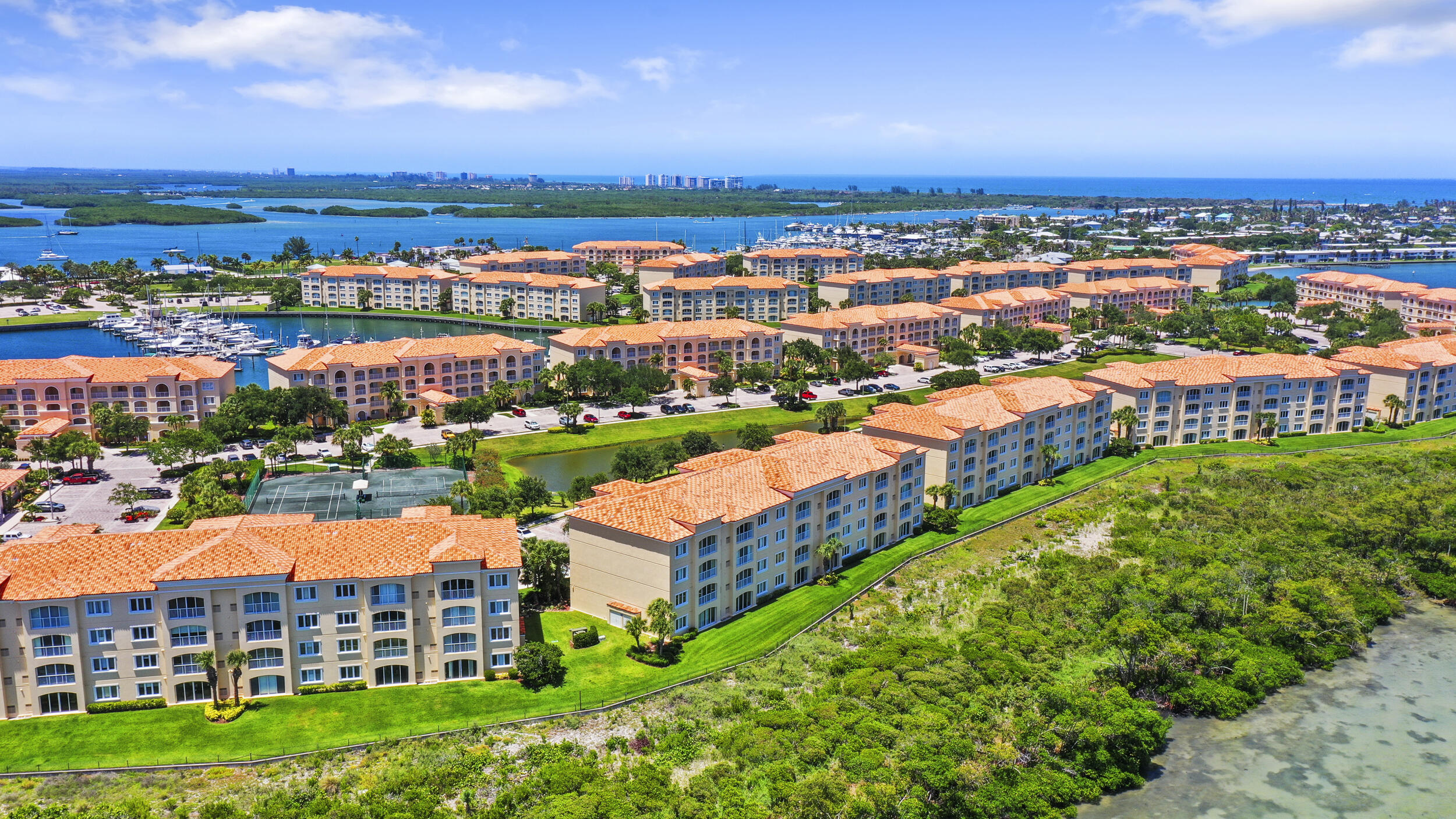 HARBOUR ISLE WEST - Residential