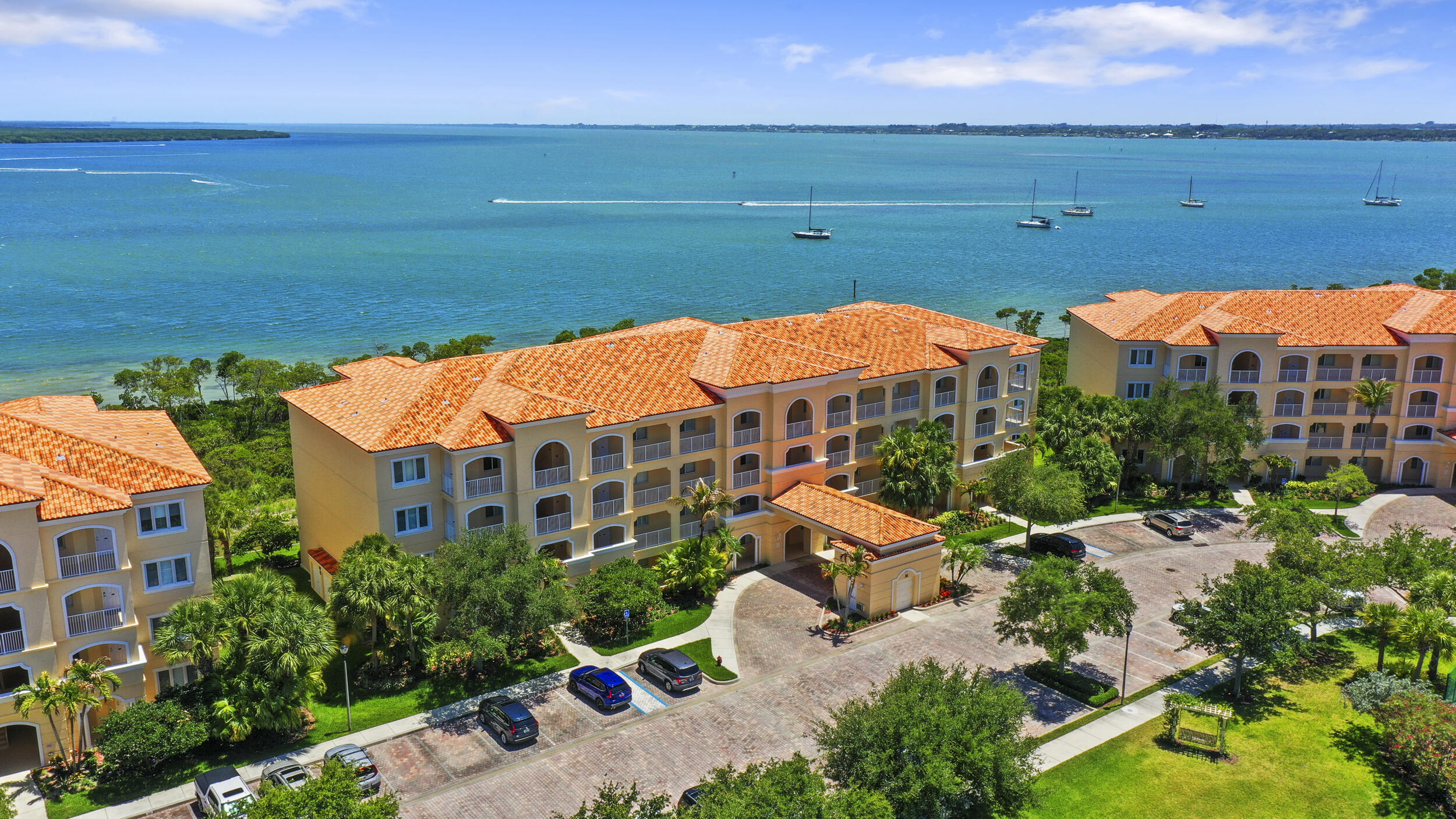 HARBOUR ISLE WEST - Residential