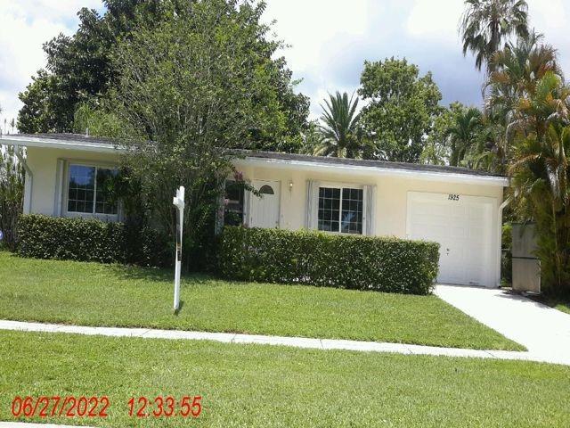 WOW, HERE IS THE COOL WATERFRONT LIFESTYLE PROPERTY YOU HAVE BEEN LOOKING FOR! MODERN FLOORING WELCOMES YOU TO ENTER THIS UPDATED 3 BEDROOM, 2 BATHROOM, 1 CAR GARAGE, LEADING TO A LARGE, OPEN LIVING SPACE, AN ELEGANT KITCHEN WITH A BONUS ROOM AND AN ADDITIONAL, FANTASTIC SUNROOM. VIEWS OF A SPRAWLING BACKYARD WITH MANY POSSIBLE OPTIONS, THE NAVAGABLE STRANAHAN RIVER WITH MATURE, TRADITIONAL LANDSCAPING, AWESOME SUNSETS, RELAXING, PLAYING, FISHING AND FUN AWAITS FOR YOU HERE, AT THIS WIDER PORTION OF THE STRANAHAN RIVER. THIS IS WONDERFUL, ESTABLISHED FAMILY FAMILY NEIGHBORHOOD FOR ALL AGES AND WITH NO HOMEWONERS ASSOCIATION/FEES. PROFESSIONAL PICTURES COMING SOON!