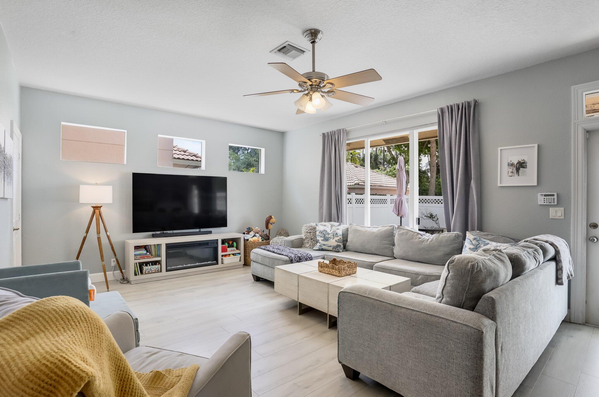 GABLES AT NORTHLAKE 1 - Residential