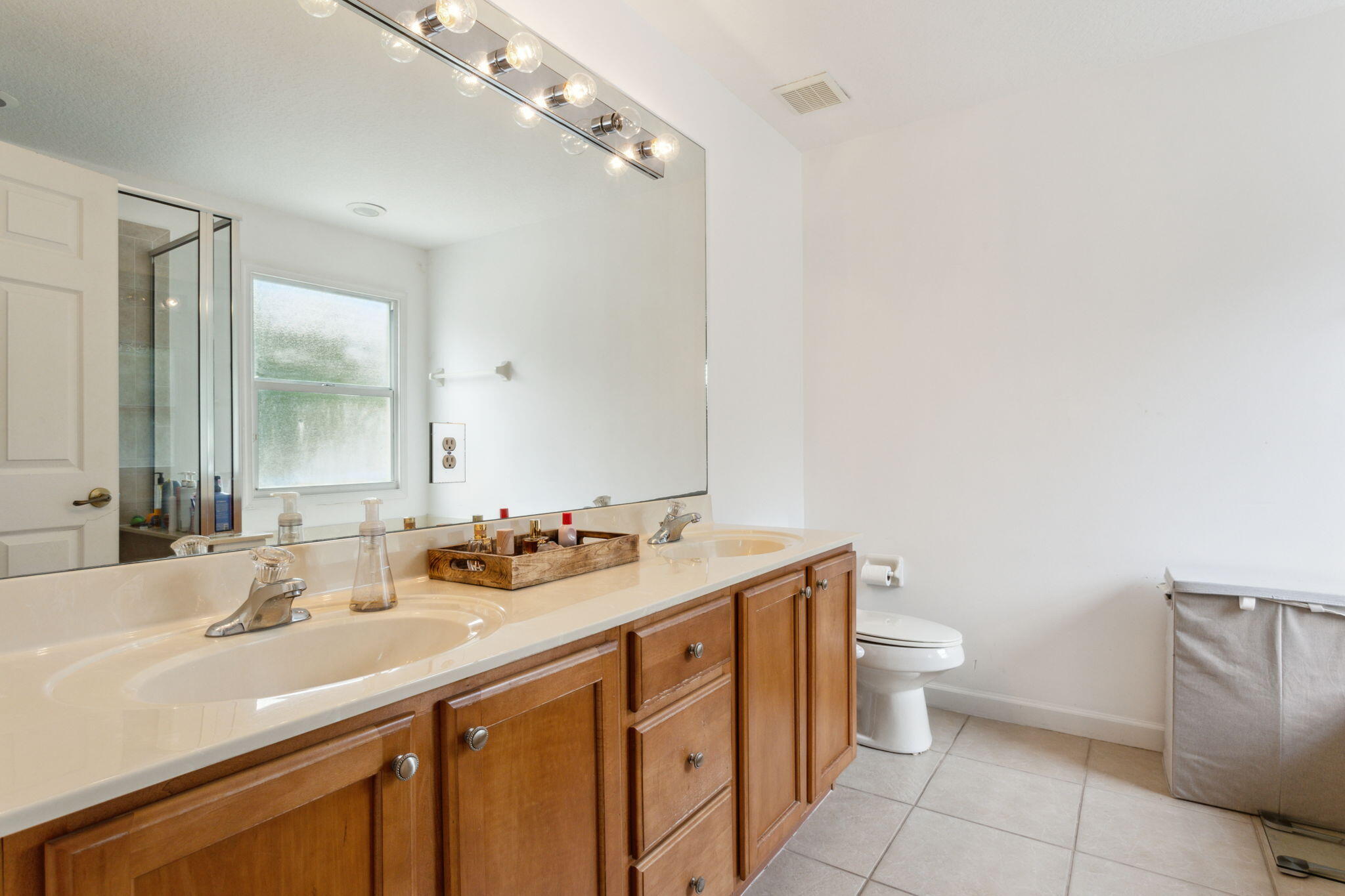 GABLES AT NORTHLAKE 1 - Residential