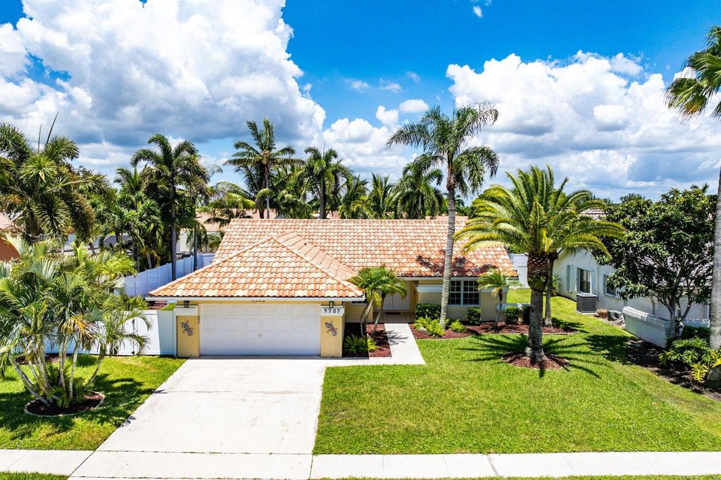 Photo of 9707 Sun Pointe Drive, Boynton Beach, FL 33437 (MLS # R11116248)