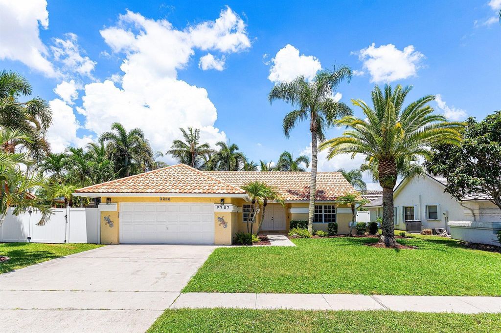 Photo of 9707 Sun Pointe Drive, Boynton Beach, FL 33437 (MLS # R11116248)