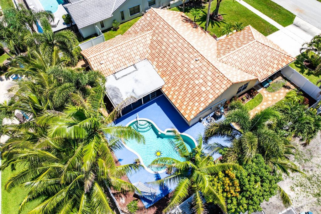 Photo of 9707 Sun Pointe Drive, Boynton Beach, FL 33437 (MLS # R11116248)