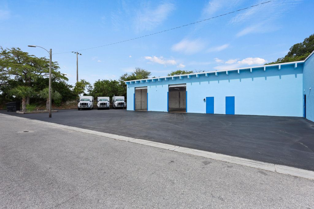 Photo of 2605 Kelly Lane, Lake Worth Beach, FL 33460 (MLS # B26021222)