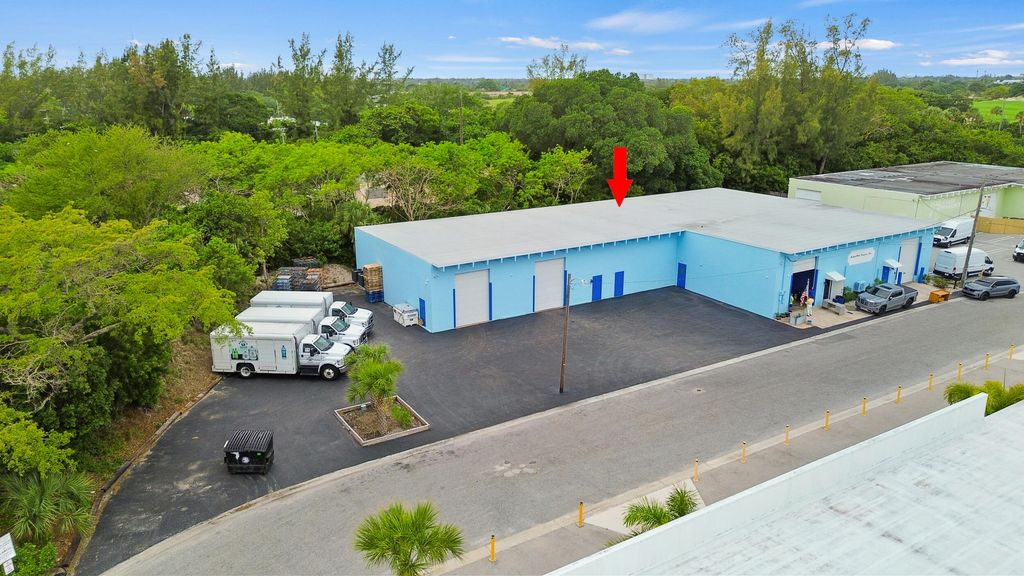 Photo of 2605 Kelly Lane, Lake Worth Beach, FL 33460 (MLS # B26021222)