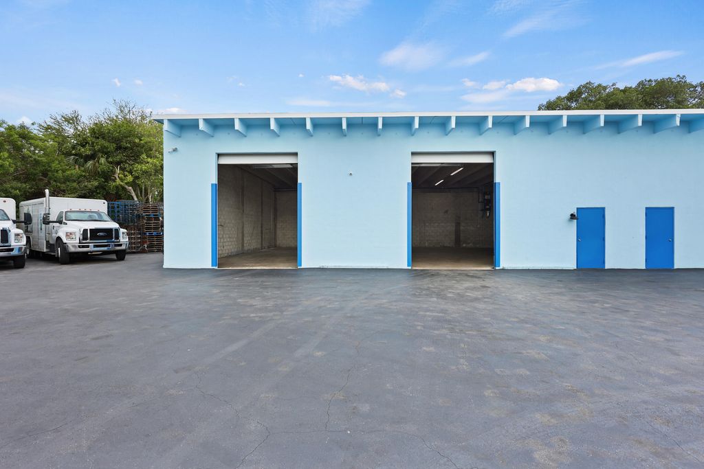 Photo of 2605 Kelly Lane, Lake Worth Beach, FL 33460 (MLS # B26021222)