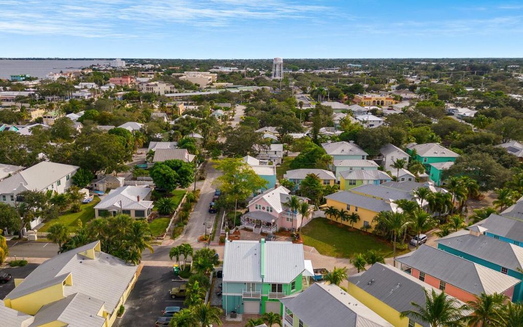 Photo of 502 SW Akron Avenue, Stuart, FL 34994 (MLS # R10942673)