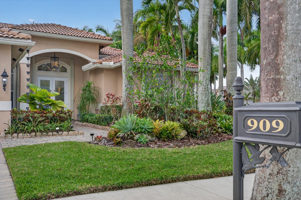 Photo of 909 Stillwater Court, Weston, FL 33327 (MLS # B26003930)