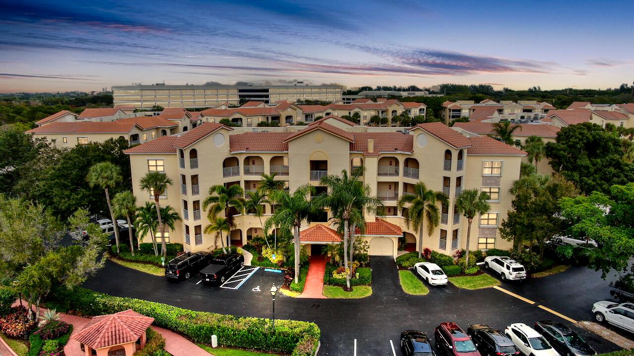 300 Uno Lago Drive 405