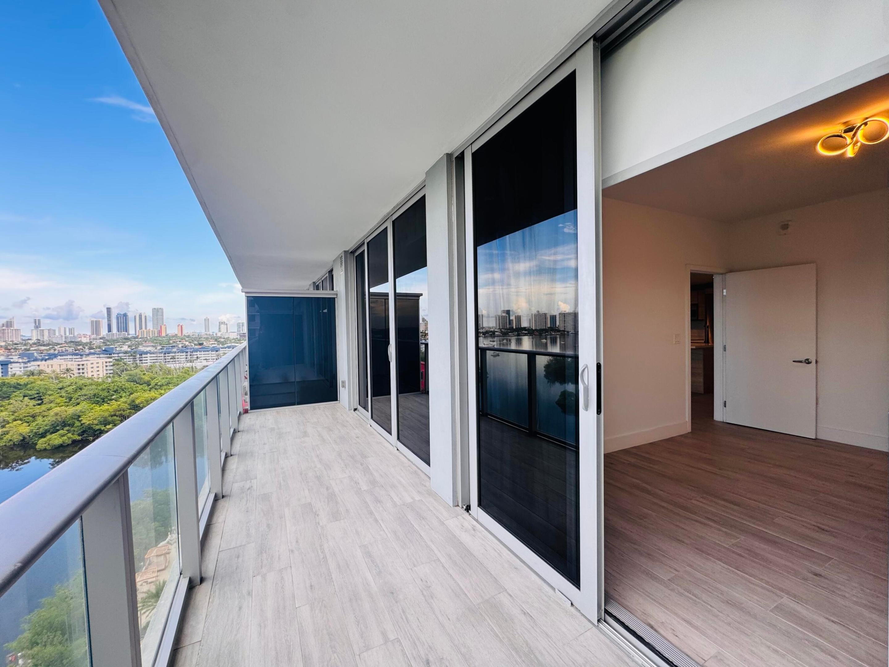 16385 BISCAYNE Boulevard 1204