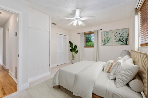Single Family Residence in Palm Beach Gardens FL 4317 Applecrest Drive 5.jpg
