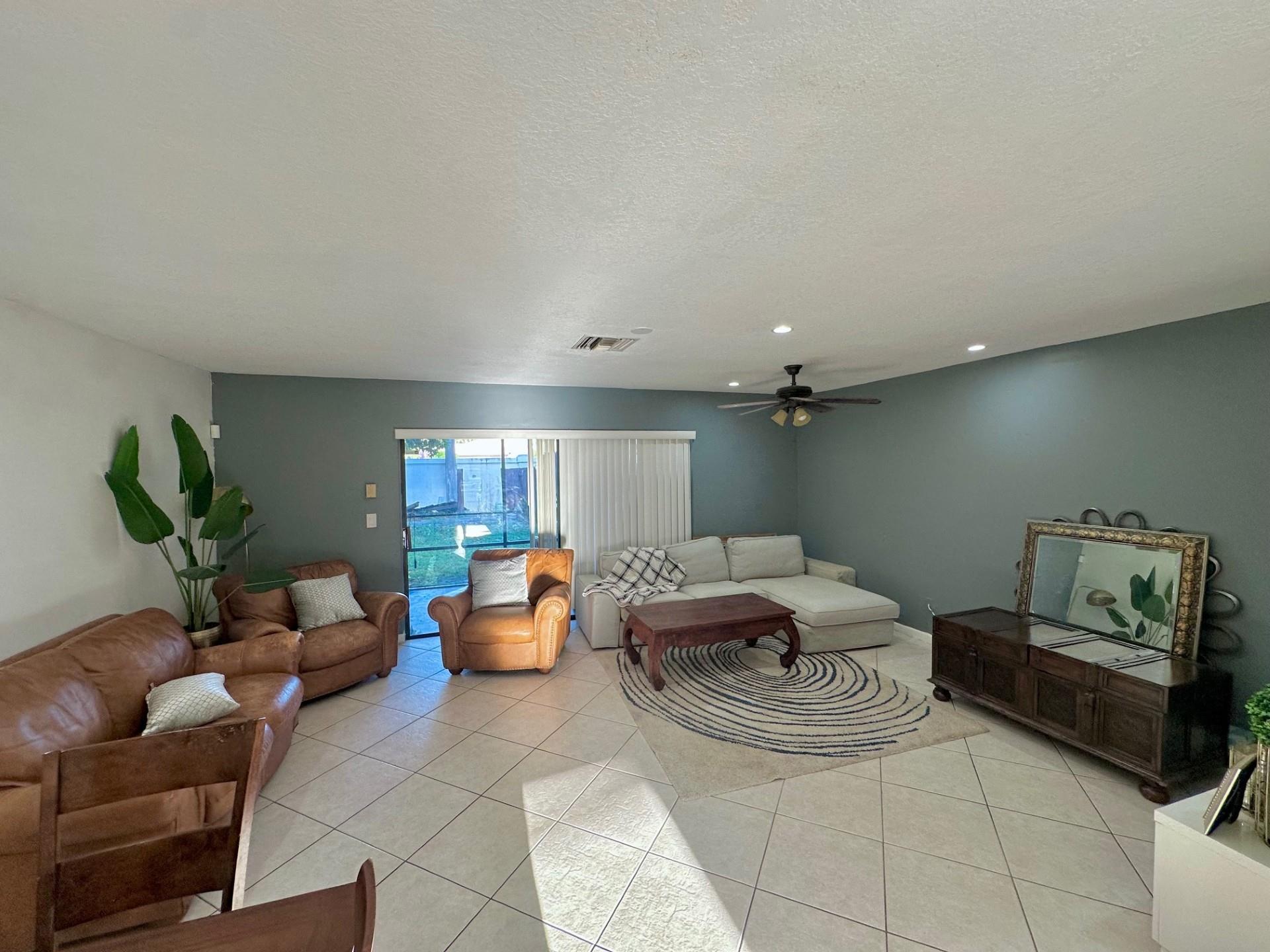 Townhomes of Inverrary - Residential