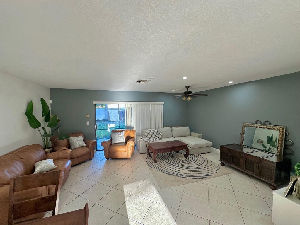 Townhomes of Inverrary - Residential