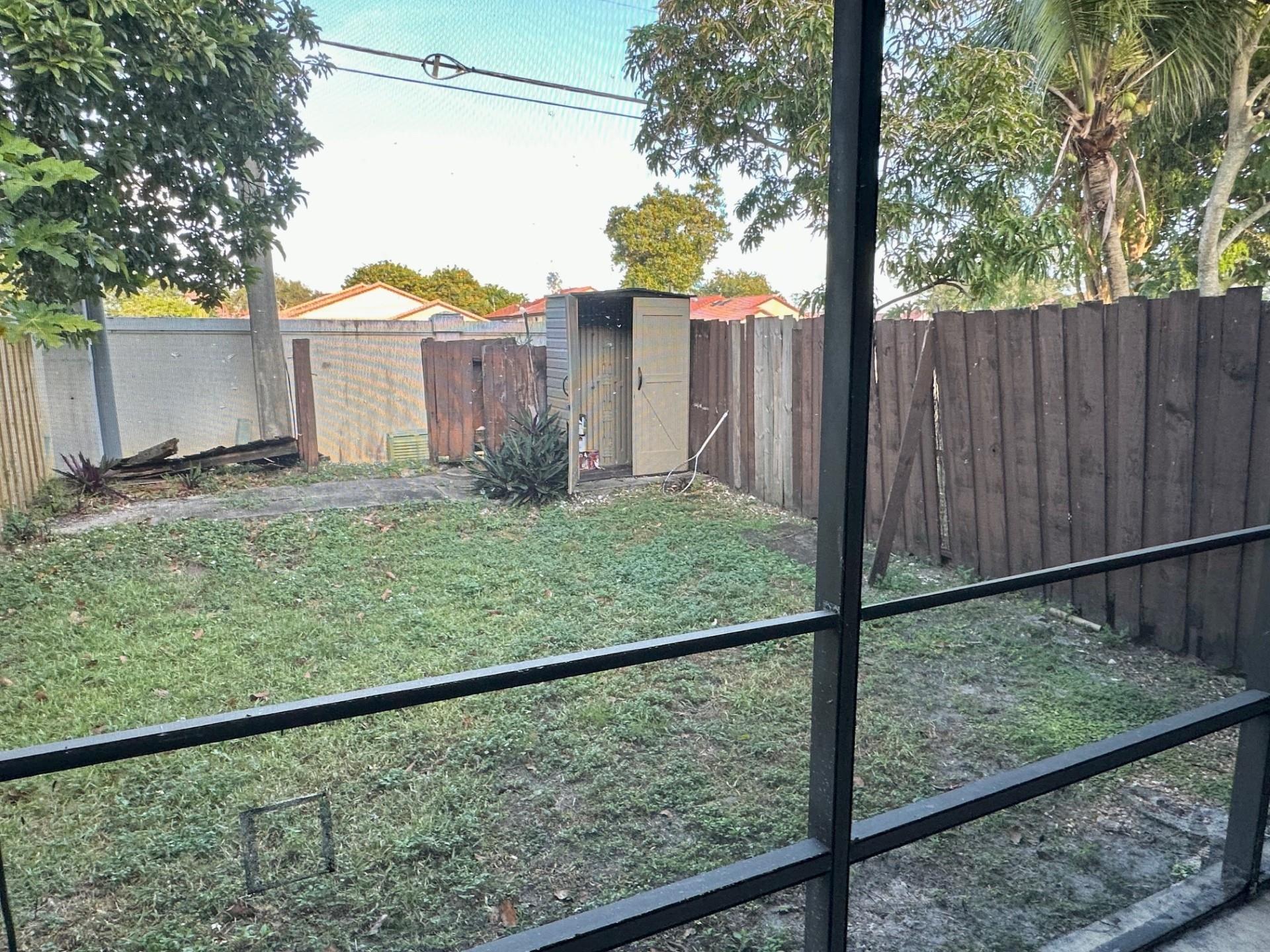 Townhomes of Inverrary - Residential