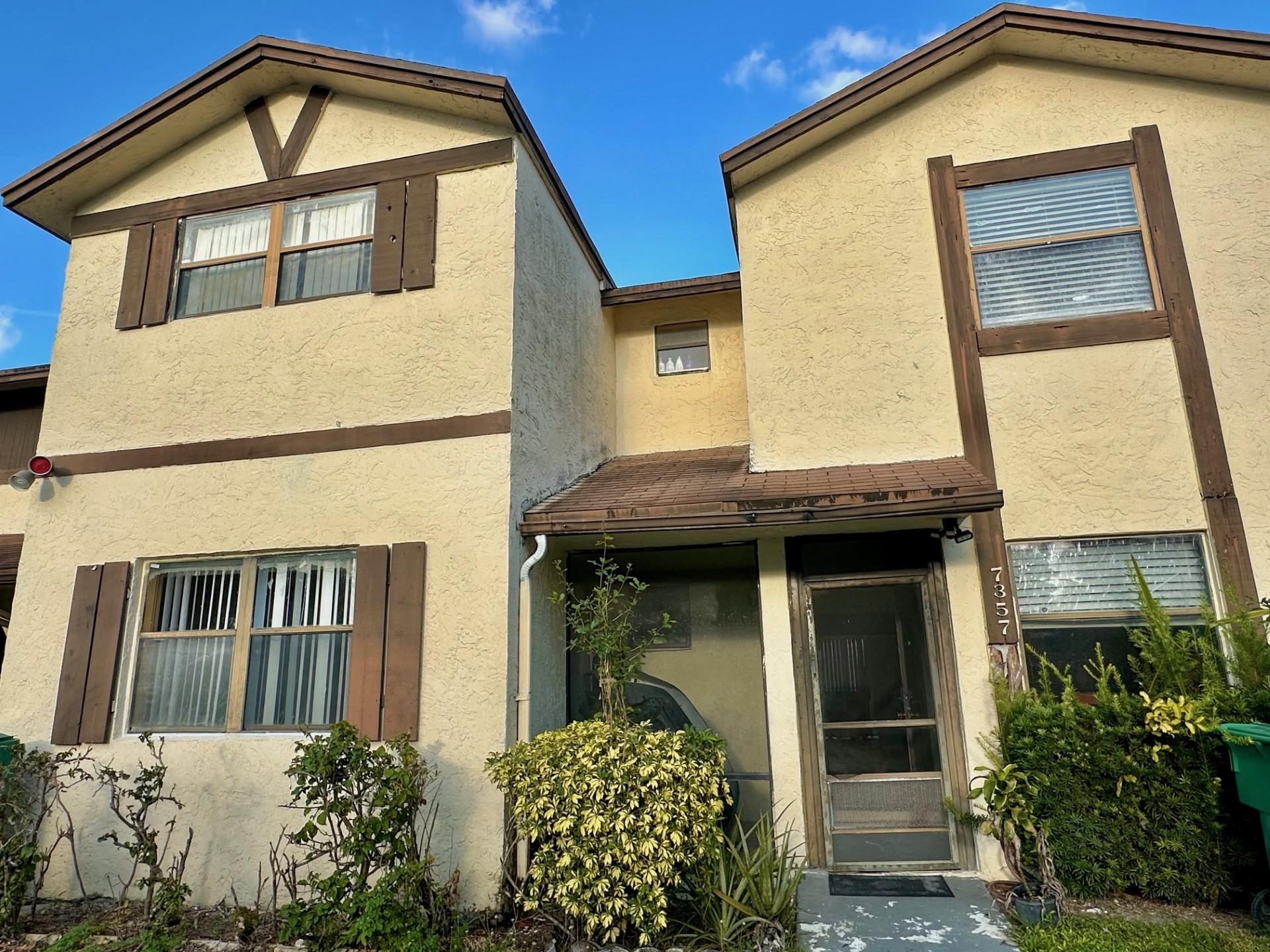 Townhomes of Inverrary - Residential