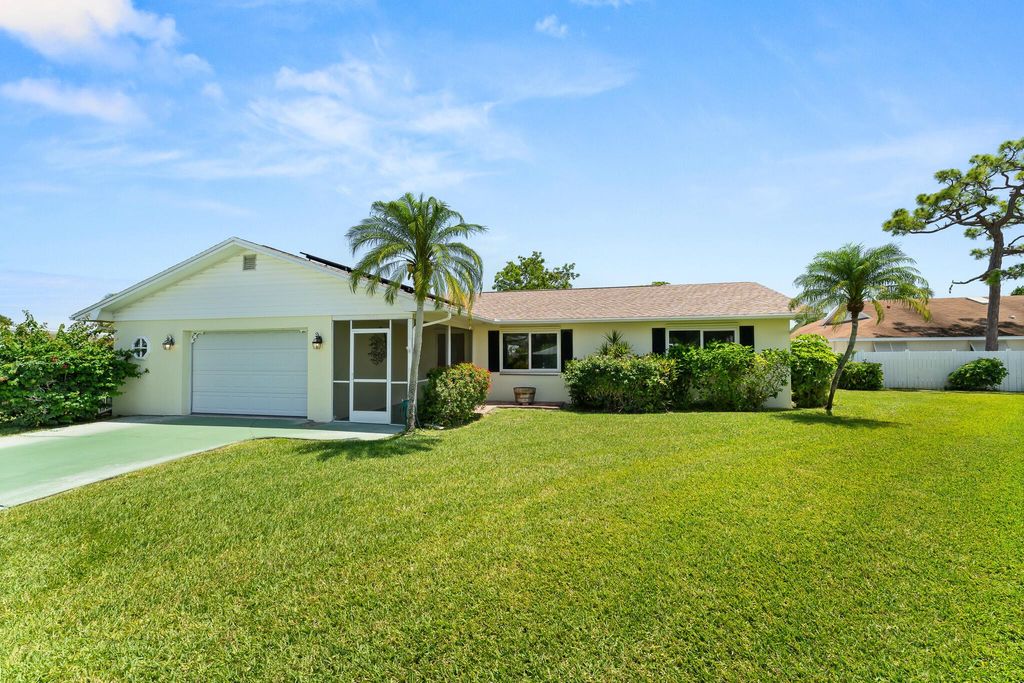 Photo of 2001 NE Hoya Calle, Jensen Beach, FL 34957 (MLS # R11084992)