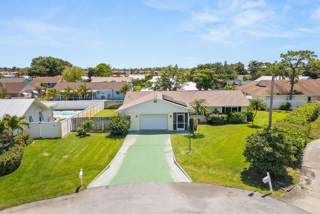 Photo of 2001 NE Hoya Calle, Jensen Beach, FL 34957 (MLS # R11084992)