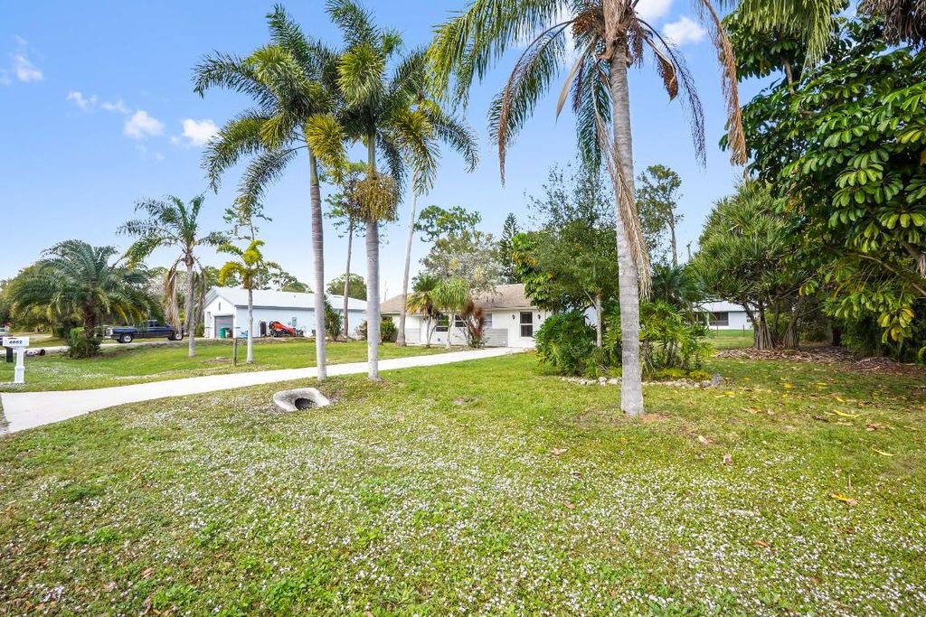 Photo of 6802 Ocala Avenue, Fort Pierce, FL 34951 (MLS # R11152516)