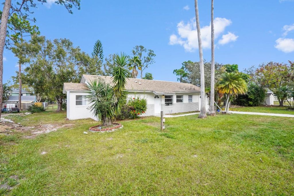 Photo of 6802 Ocala Avenue, Fort Pierce, FL 34951 (MLS # R11152516)