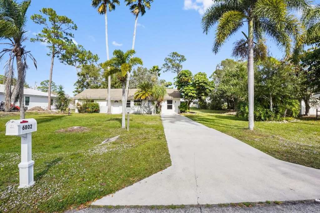 Photo of 6802 Ocala Avenue, Fort Pierce, FL 34951 (MLS # R11152516)