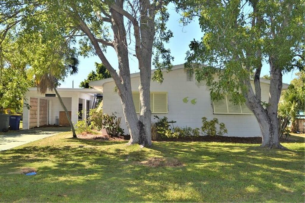 Photo of 1706 Plover Avenue Ave, Fort Pierce, FL 34949 (MLS # R10802904)