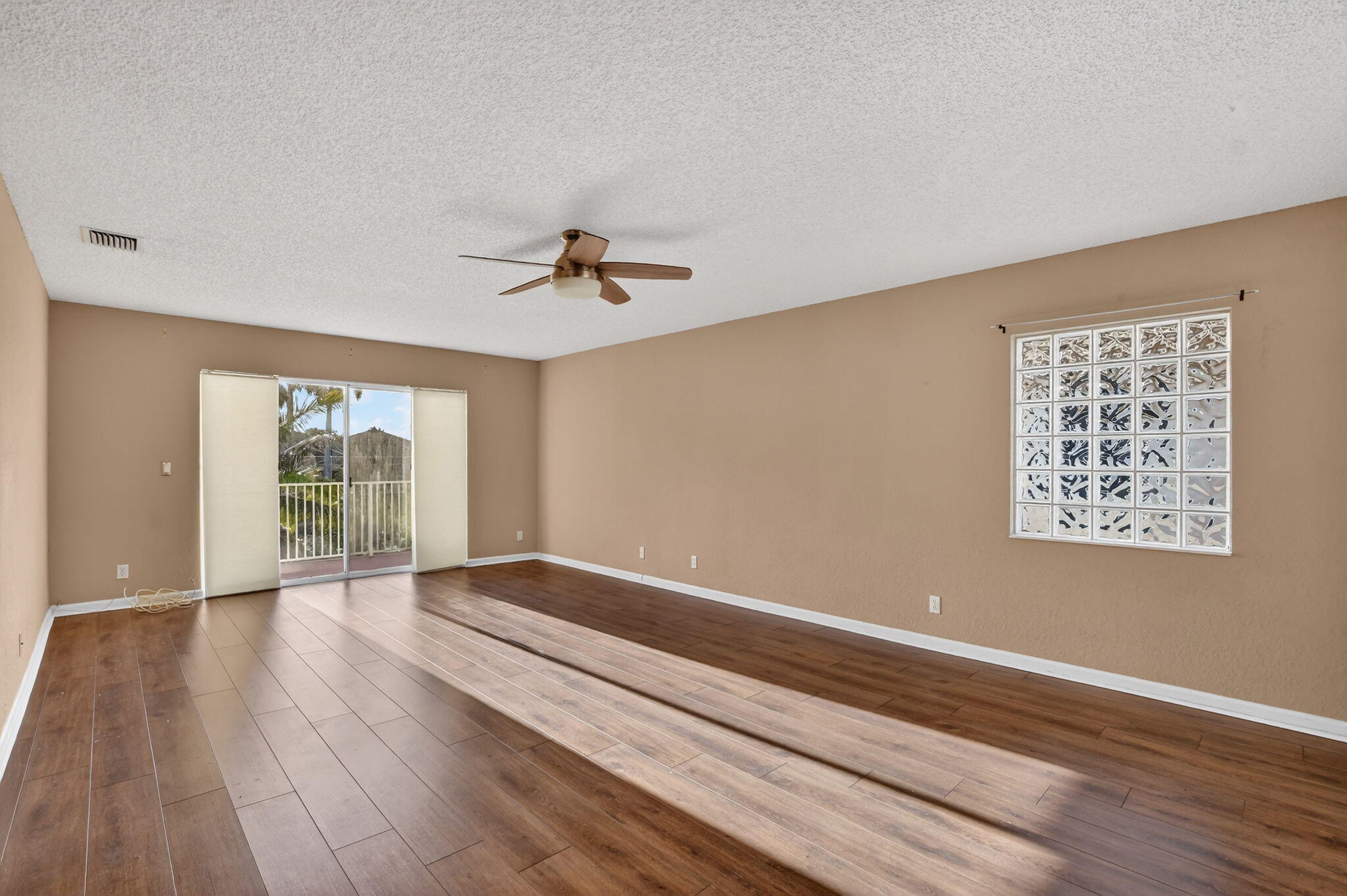 BOCA CHASE TR 9 E - Residential Lease