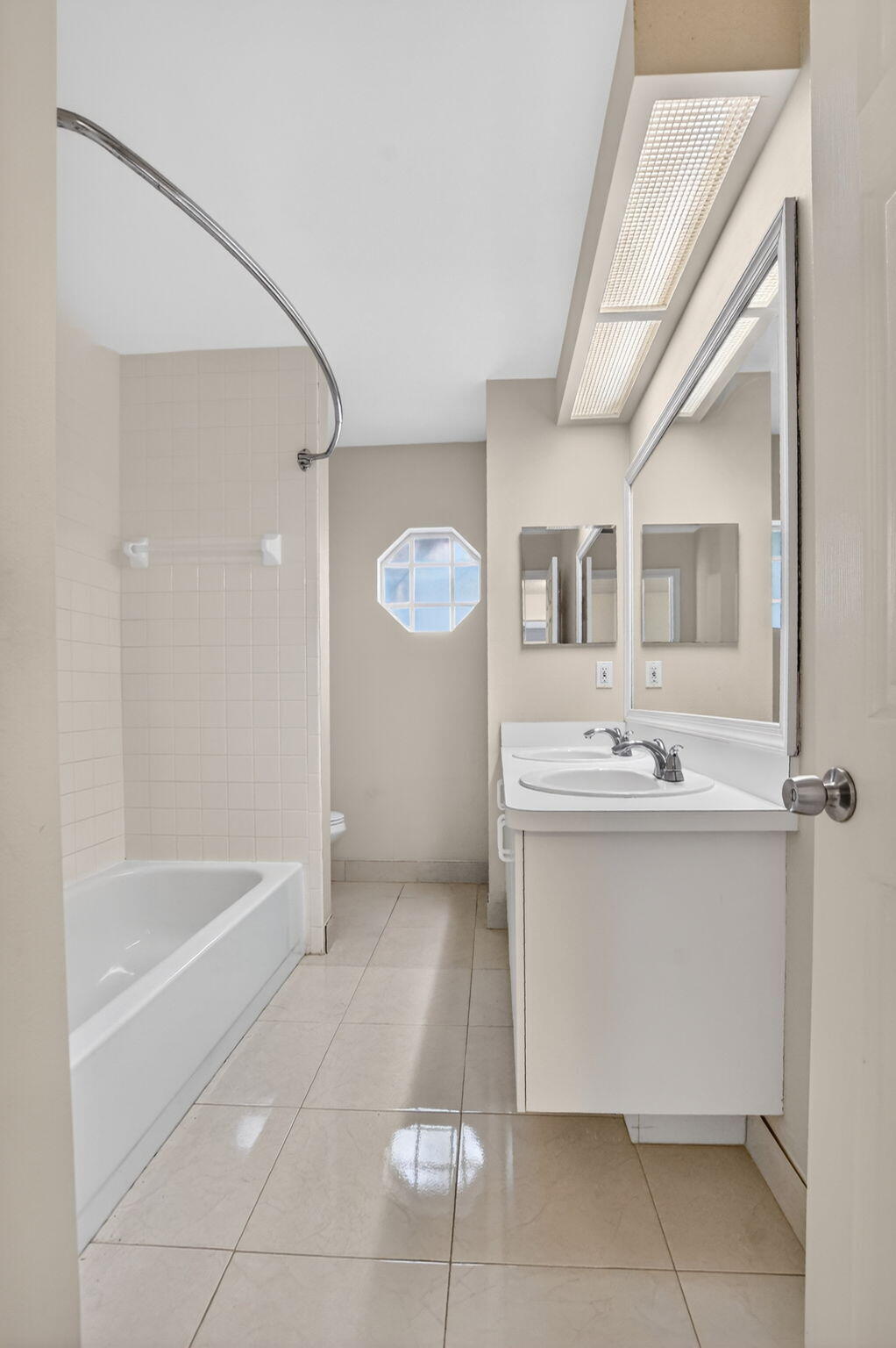 BOCA CHASE TR 9 E - Residential Lease