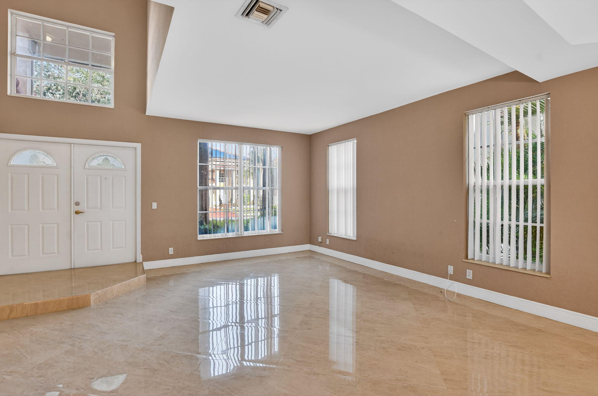 BOCA CHASE TR 9 E - Residential Lease