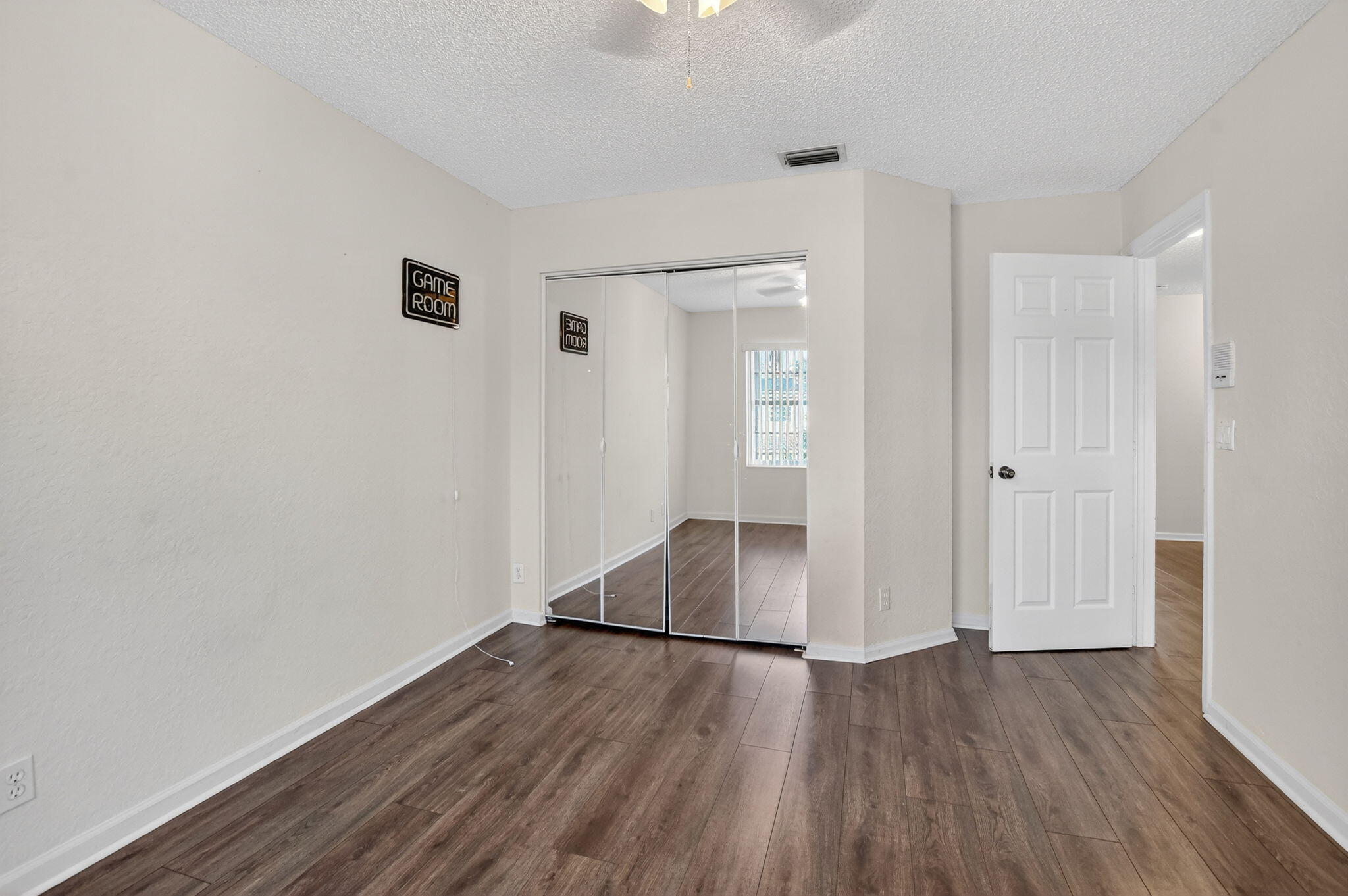 BOCA CHASE TR 9 E - Residential Lease