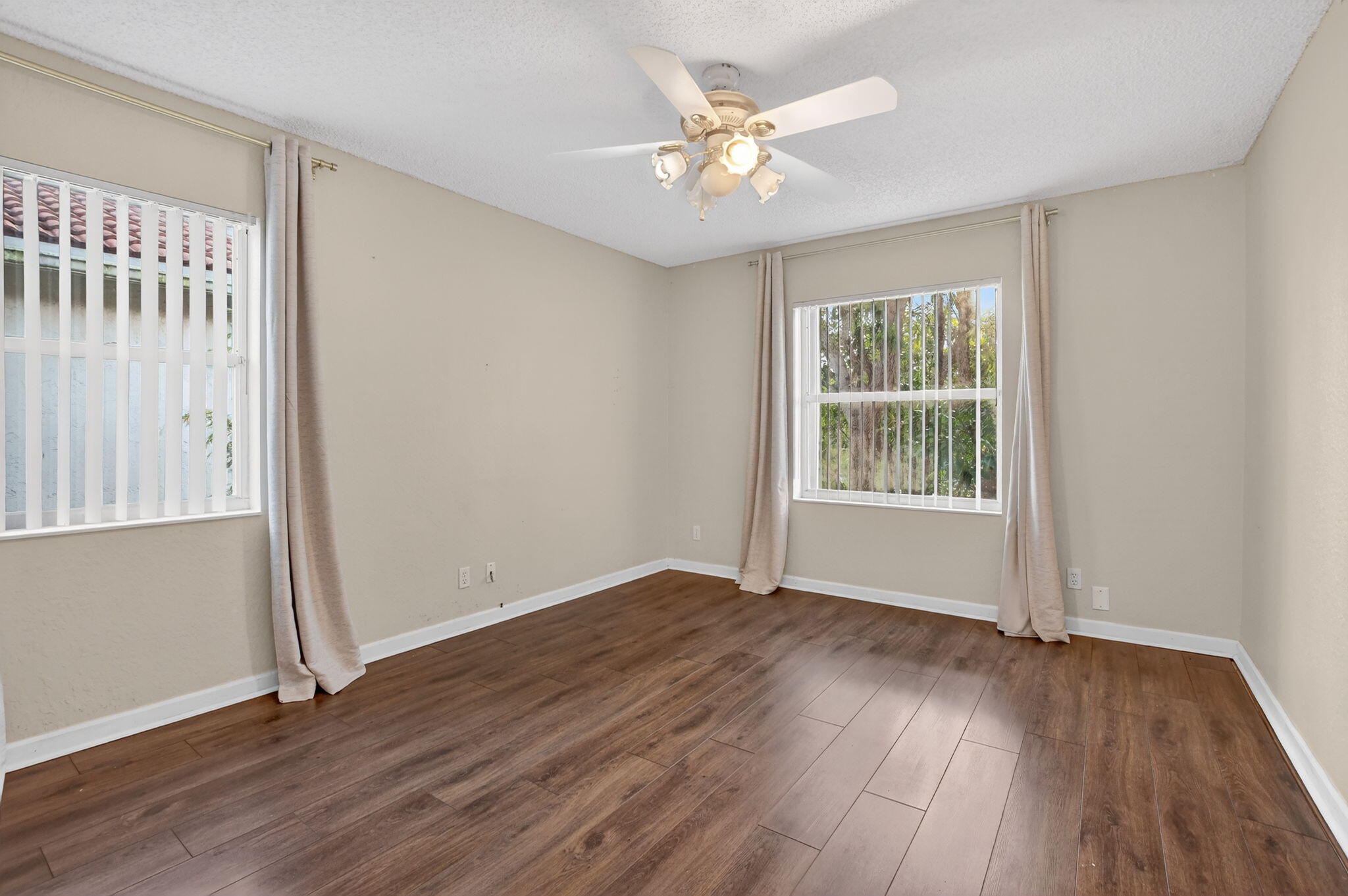 BOCA CHASE TR 9 E - Residential Lease