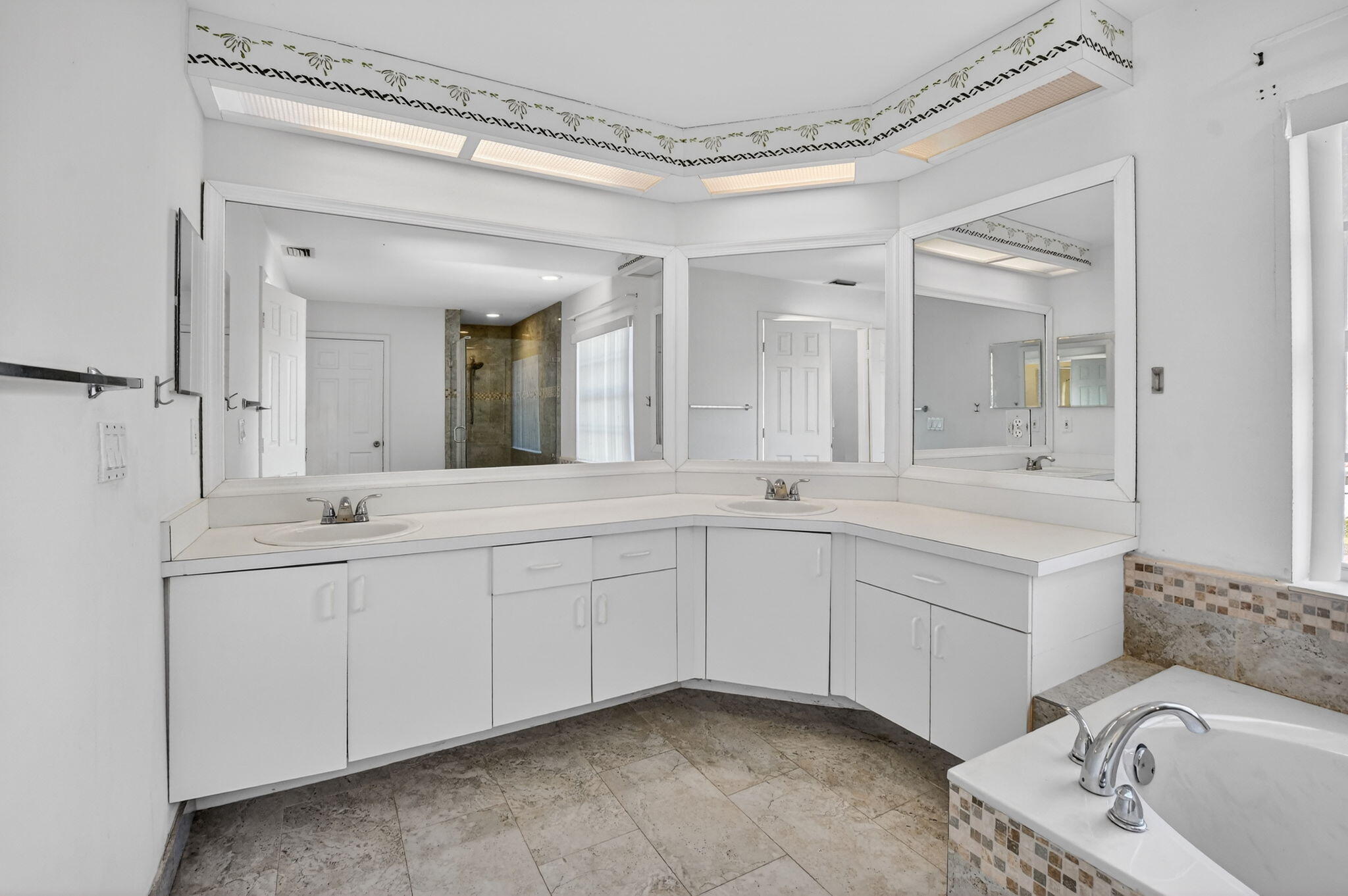 BOCA CHASE TR 9 E - Residential Lease