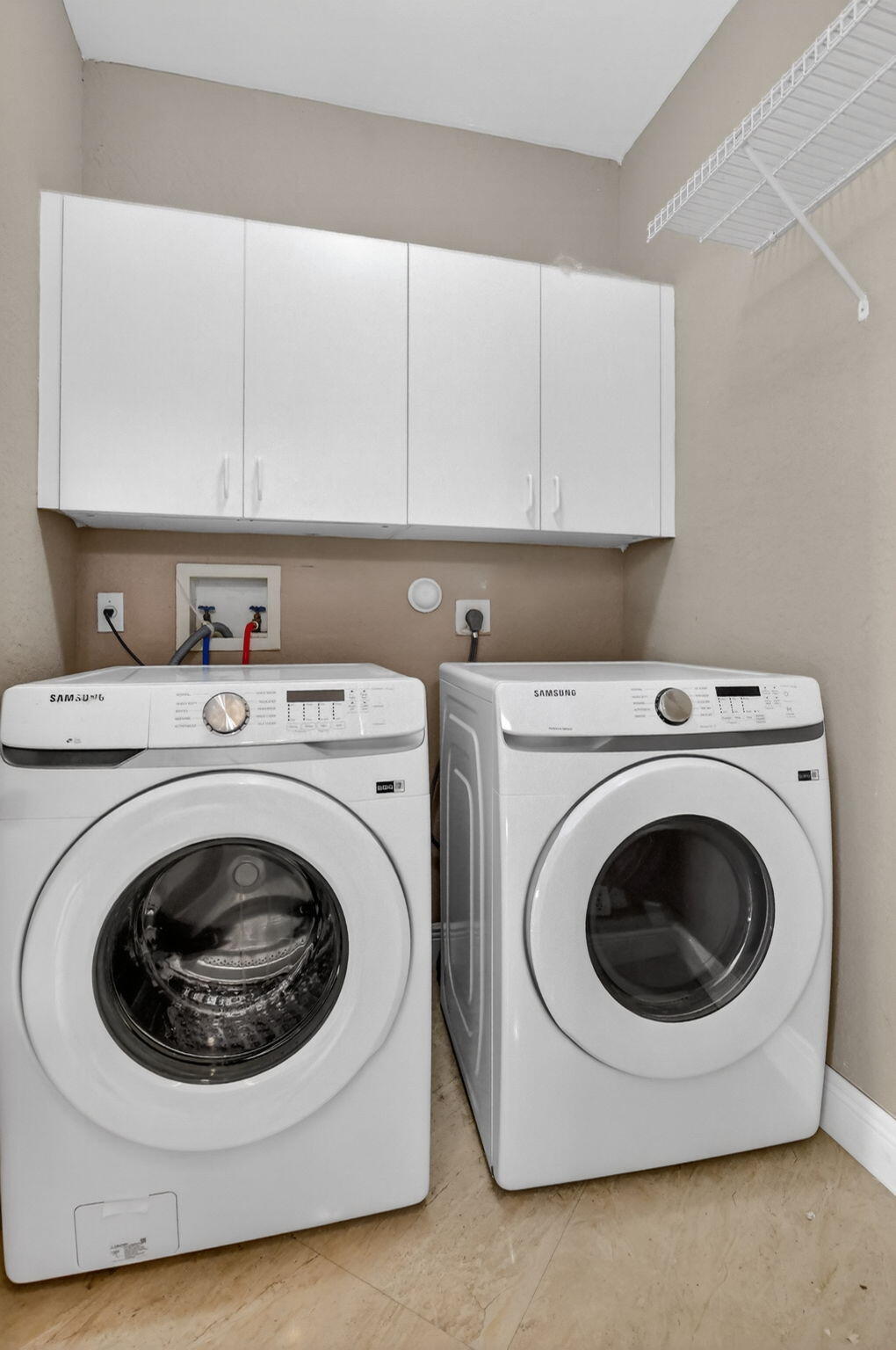 BOCA CHASE TR 9 E - Residential Lease