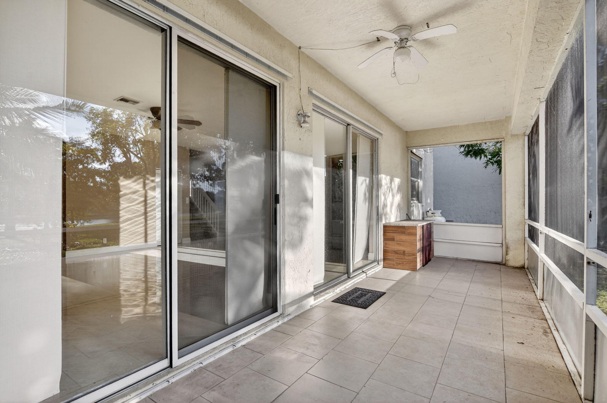 BOCA CHASE TR 9 E - Residential Lease