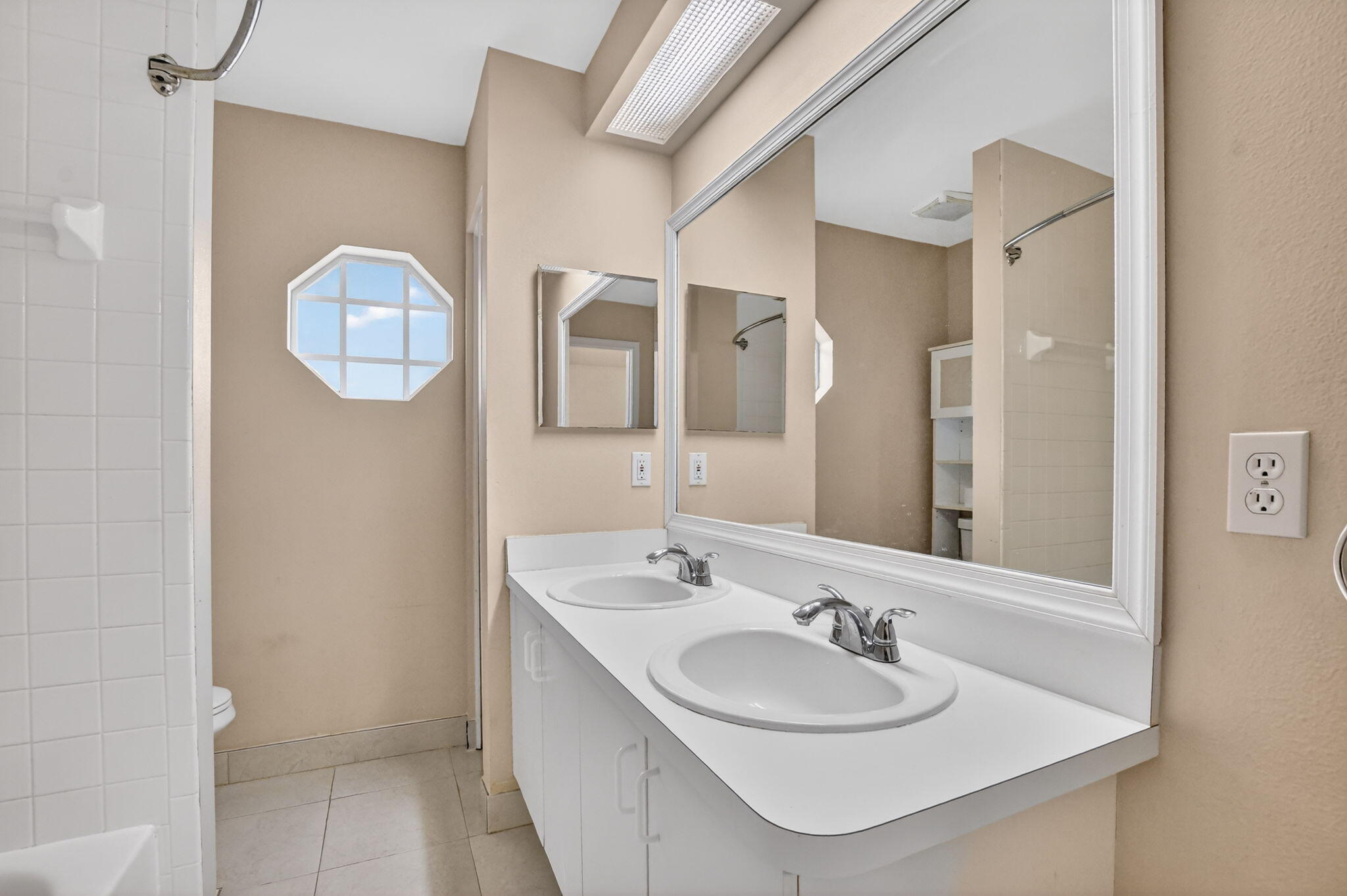 BOCA CHASE TR 9 E - Residential Lease